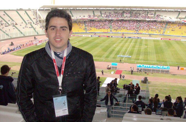 Cobertura em estádio, com credencial de imprensa
