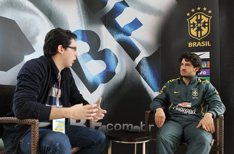 Entrevista com Alexandre Pato na CBF